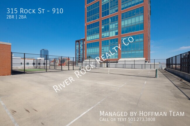Building Photo - 315 Rock St