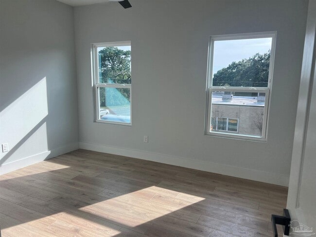 Building Photo - 305 N Pace Blvd