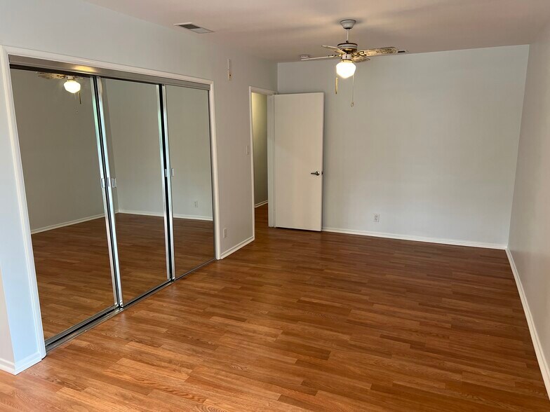 Building Photo - 11160 Greenlawn Ave
