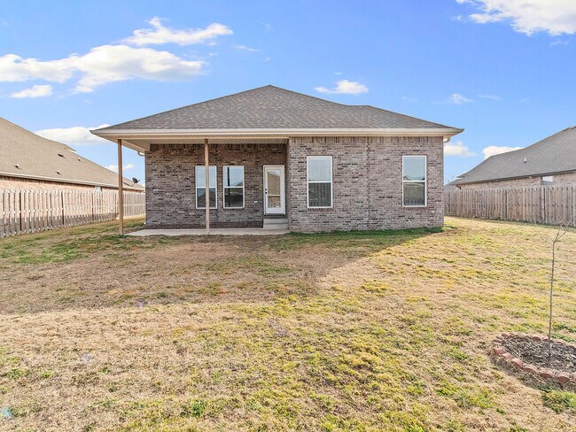Building Photo - 2402 England Ln