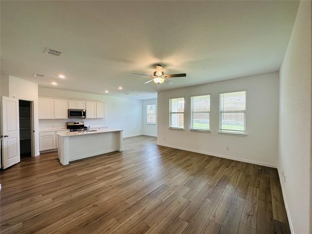 Building Photo - 8112 Green Heron Dr