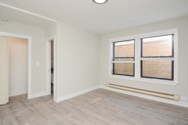 Building Photo - 4349 N Damen Ave