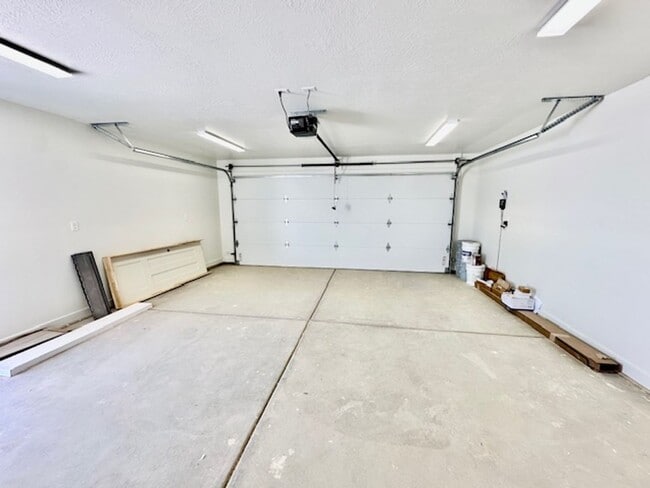 Building Photo - Brand New 3 bedroom- 2 bath Single Family ...