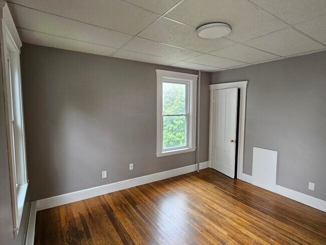 Building Photo - 117 Merrifield St