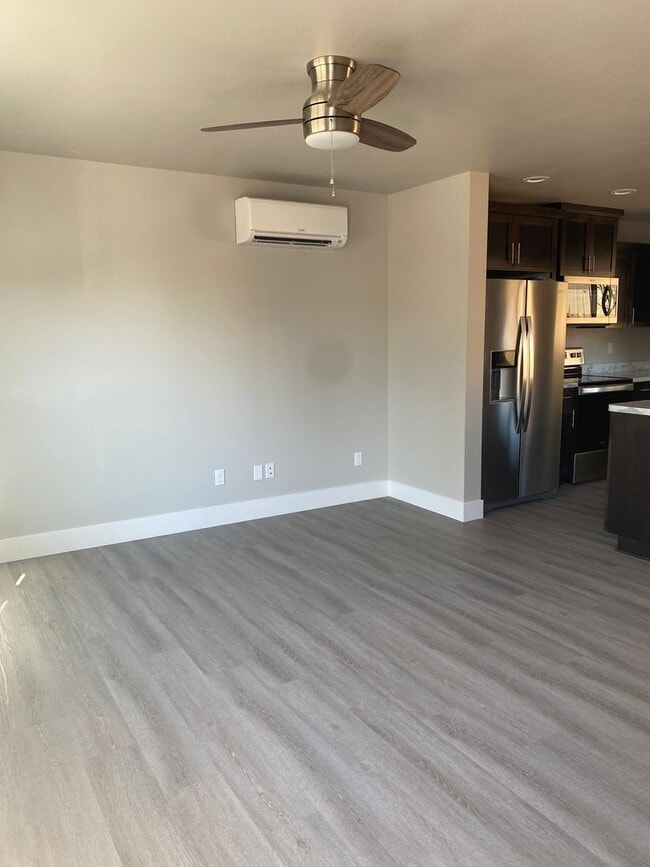 Building Photo - 242 NE College Dr