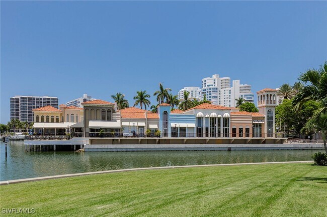 Building Photo - 250 Park Shore Dr
