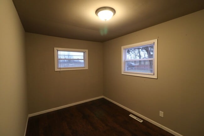 Building Photo - 3 Bedroom Close to Highway - Section 8 Welcomed