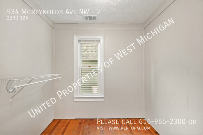 Building Photo - Available Now | 2 Bed 1 Bath Apartment in ...