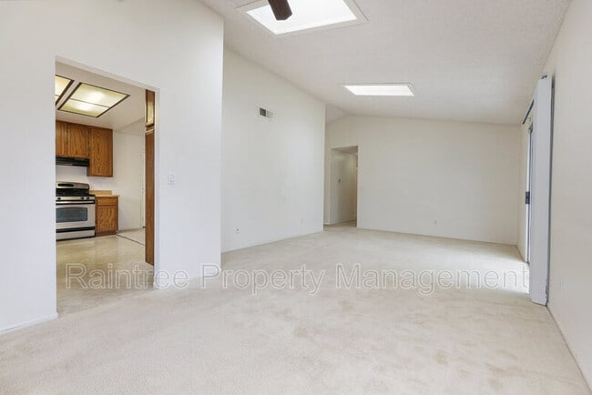 Building Photo - 732 Butterfield Rd