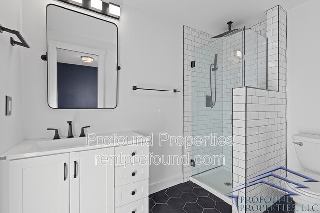 Building Photo - 19300 SW Hennig St