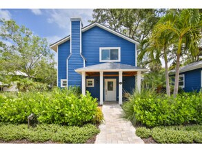 Building Photo - Completely renovated 4 bedroom cottage in Sarasota's historic district