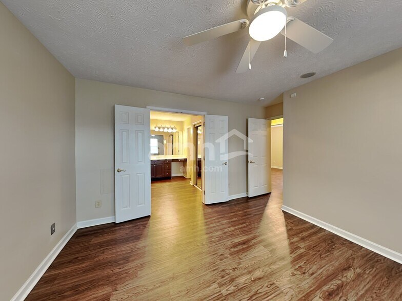 Building Photo - 10393 Buell Ct