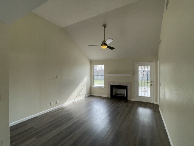 Building Photo - 1505 St Croix Ln