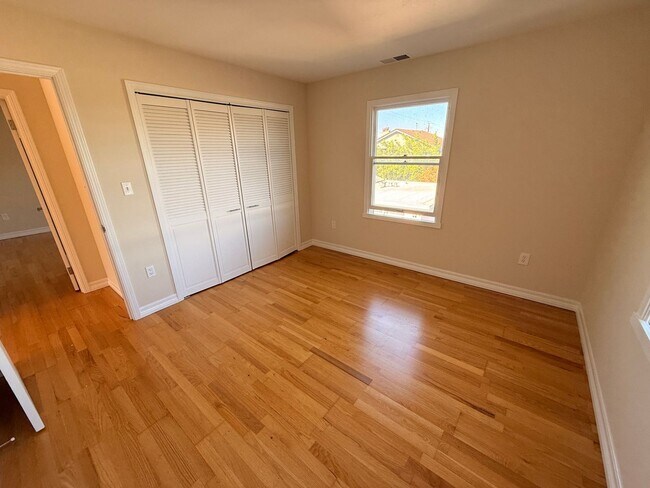 Building Photo - 4013-4015 Beresford Street