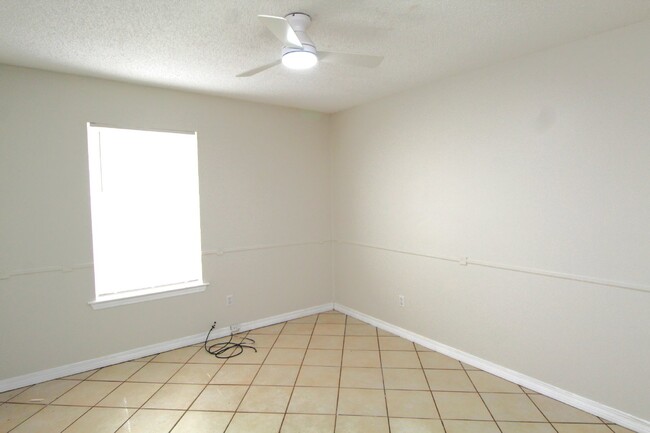 Building Photo - 3BR/2BA Brick Home in Southwest Pensacola ...