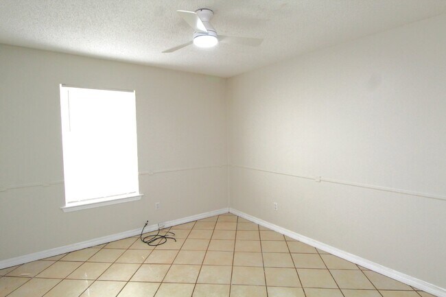 Building Photo - 3BR/2BA Brick Home in Southwest Pensacola – Coming Available 12/19