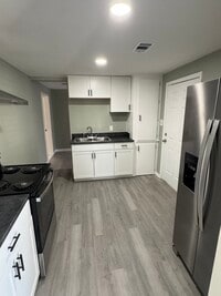 Building Photo - 105 N Avenue D