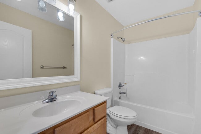 Building Photo - "Charming 3-Bedroom Townhouse Oasis in Destin!"