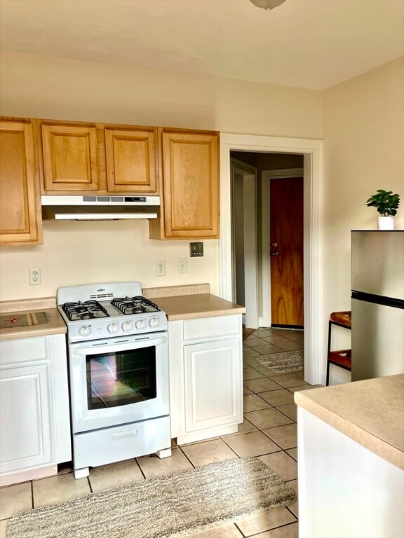 Building Photo - 25 Roslyn St