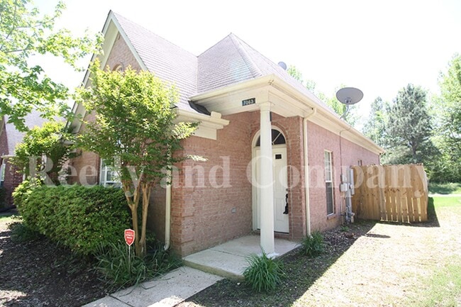 Building Photo - 7063 Parkbrook Ln