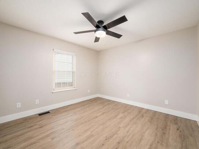 Building Photo - 631 Pebble Pl Dr