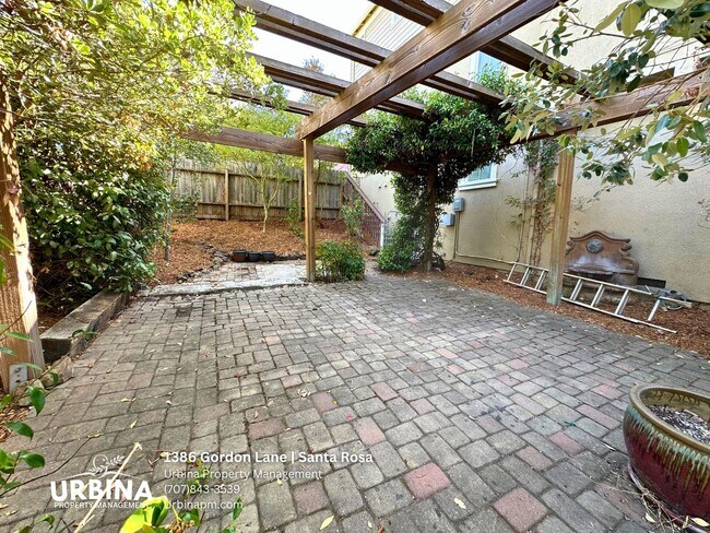 Building Photo - 1386 Gordon Ln