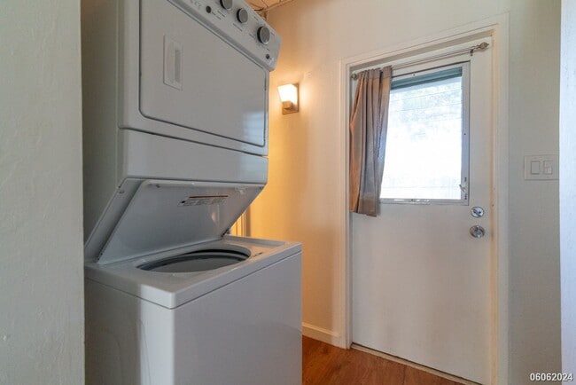 Building Photo - 2br/1.5ba Townhouse in Milalani Manor w/ L...