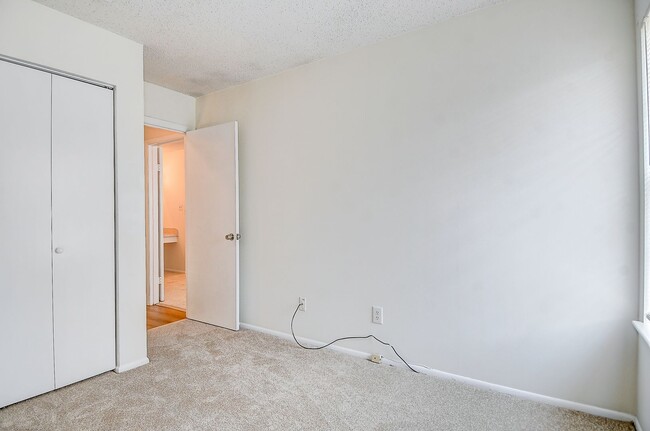 Building Photo - GATED COMMUNITY - CONDO