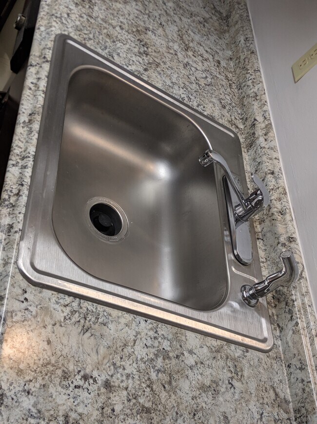 Building Photo - 200 Highland Ave