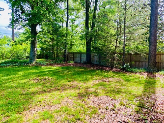Building Photo - Beautiful and Spacious 4bdrm/2.5bth Tri-Le...