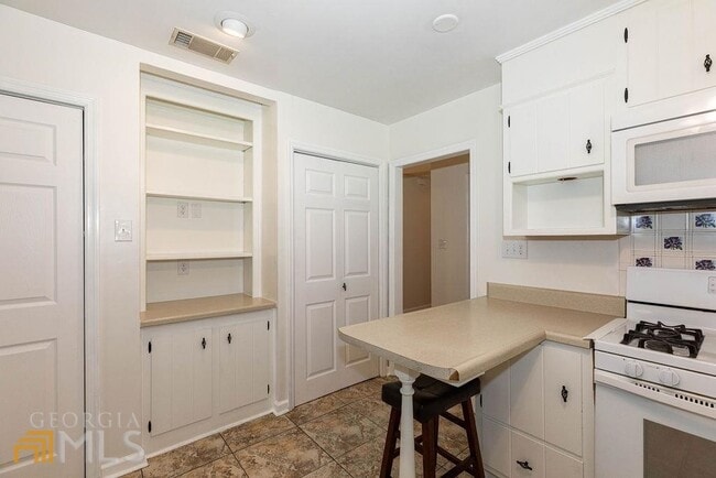 Building Photo - 404 E First St