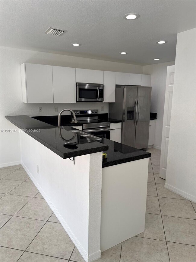 Building Photo - 324 NE 3rd St