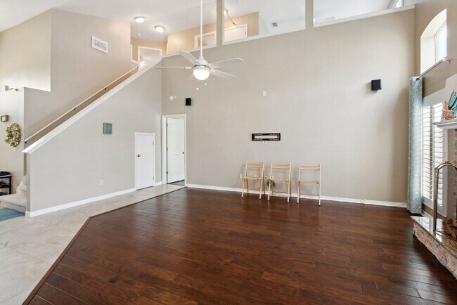 Building Photo - 4 Bedroom Single Family in Orlando