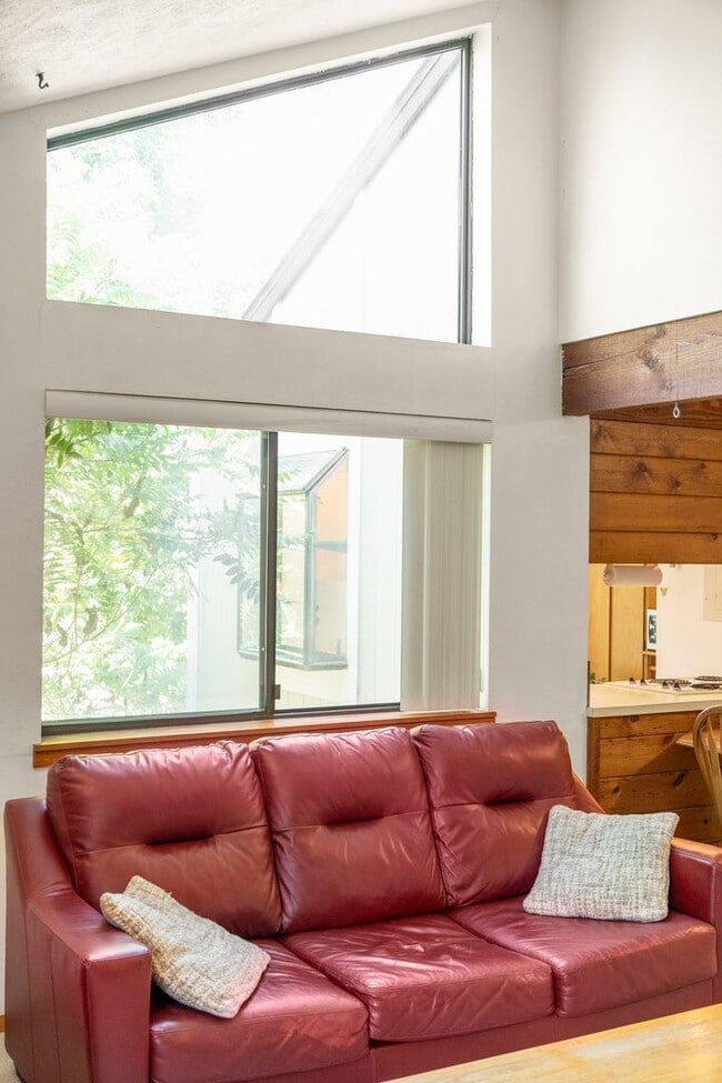 Building Photo - Bright & Peaceful 2BR Condo in South Boulder