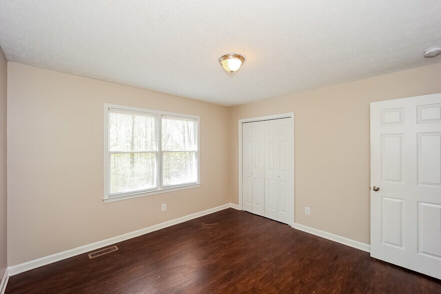 Building Photo - 165 Willow Shoals Dr
