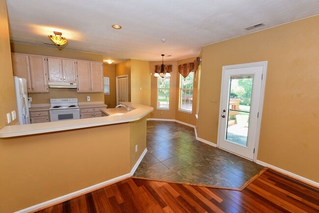 Building Photo - Lakefront home in Grassfield School District