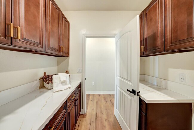 Building Photo - 2162 W Solo Wy