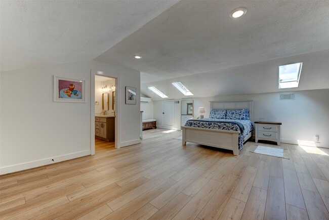 Building Photo - 2406 Blue Water Ln