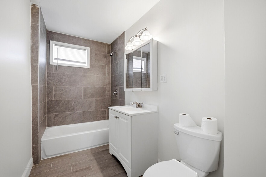 Building Photo - 12 Hillside St