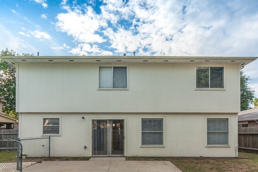 Building Photo - 2098 Clemson Dr