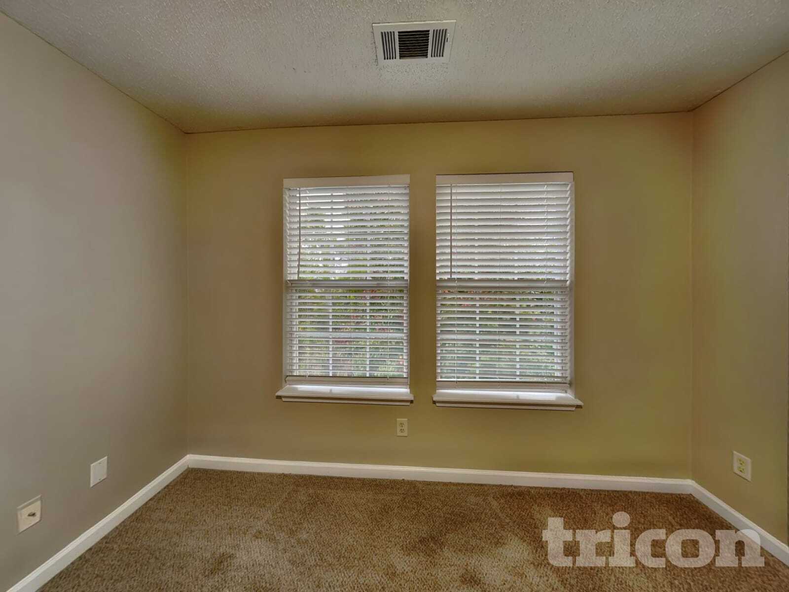 Building Photo - 3740 Longview Dr