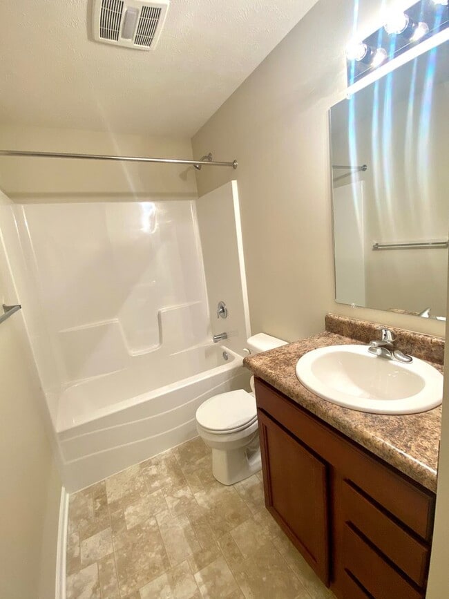 Building Photo - Newly Built 4 Bedroom and 3 Bathroom Duple...