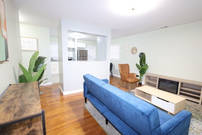 Building Photo - Move-in Ready Condo for Rent!