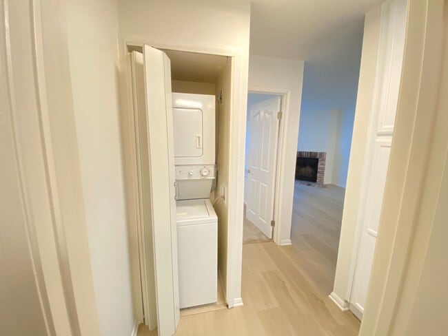 Building Photo - *Special* 1 Bedroom, 1 Bath Condo in Pacific Pines Community