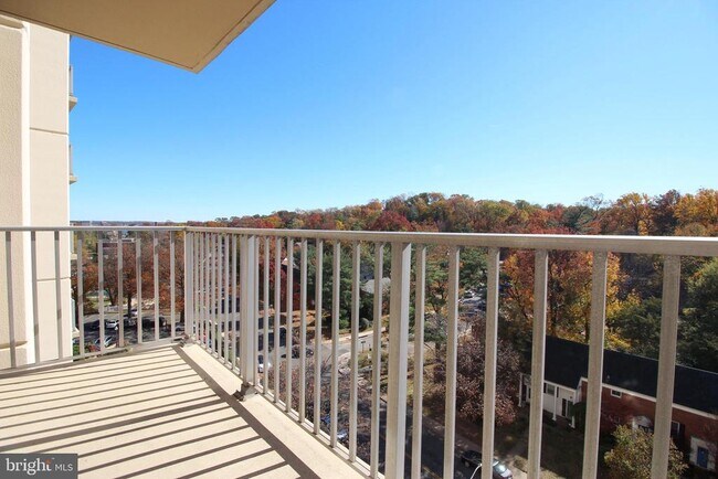 Building Photo - 1225 Martha Custis Dr