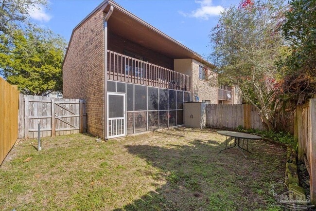 Building Photo - 3345 E Lloyd St