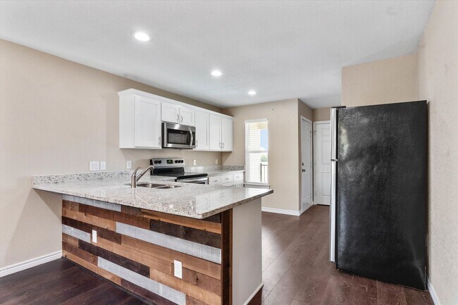 Building Photo - 1406 Courtney Pl