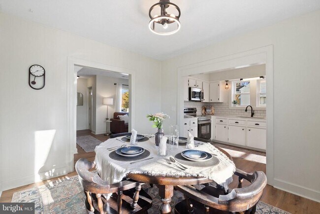 Building Photo - 701 S 2nd St