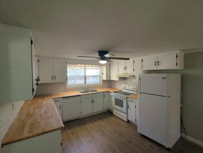 Building Photo - 3 Bdrm Home In Harrison