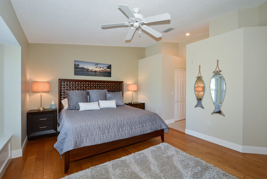 Building Photo - 9470 High Gate Dr